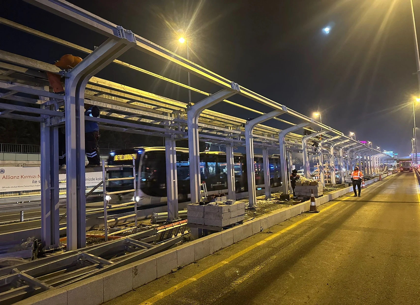 İBB METROBÜS PERONLARI